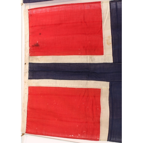 672 - Two national flags: France (65 x 137 cm) and Norway (84 x 172 cm)