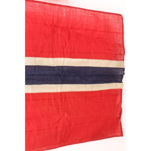 672 - Two national flags: France (65 x 137 cm) and Norway (84 x 172 cm)