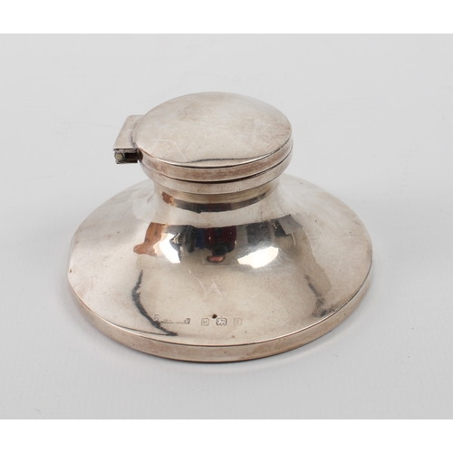 162 - A George V silver capstan inkwell - Birmingham 1929, 7.5 cm diameter, lacks liner.