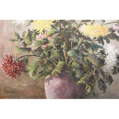 364 - W. Rischoff (20th century)
 Still life of dahlias in a vase
 oil on canvas, signed lower right, pain... 