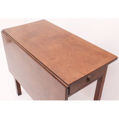 417 - A George III mahogany single-leaf dropflap table - the rectangular top opening on a gateleg, with tw... 