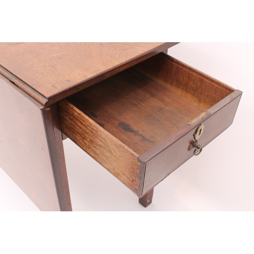 417 - A George III mahogany single-leaf dropflap table - the rectangular top opening on a gateleg, with tw... 