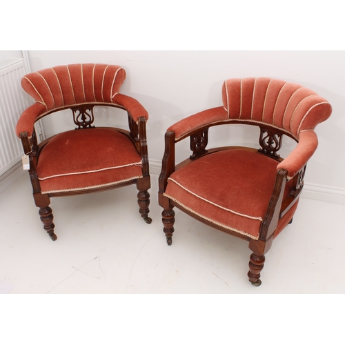 462 - An Edwardian walnut three-piece parlour suite - comprising a two-seater sofa and a pair of tub armch... 