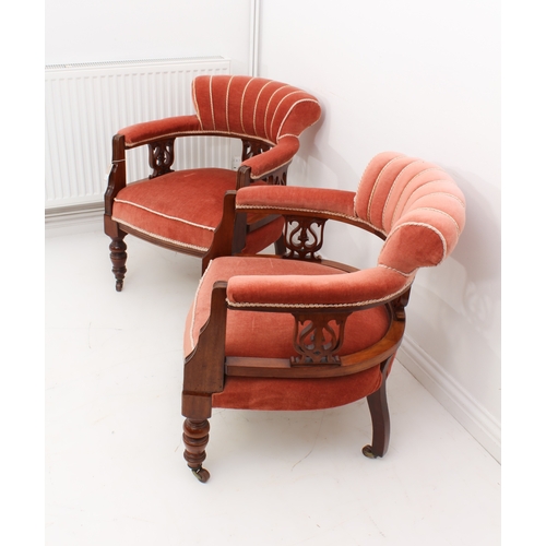 462 - An Edwardian walnut three-piece parlour suite - comprising a two-seater sofa and a pair of tub armch... 