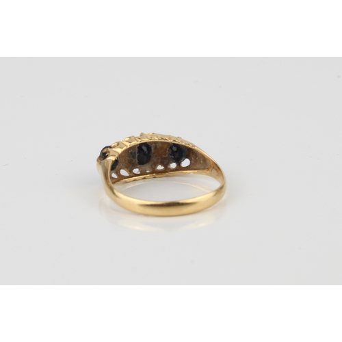 246 - An antique 18ct yellow gold, sapphire and diamond ring - hallmarked Birmingham 1906, the three gradu... 