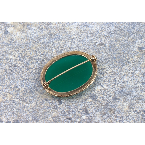 205 - A 9ct yellow gold and green agate brooch - hallmarked Birmingham 1994, 3.5 cm long.