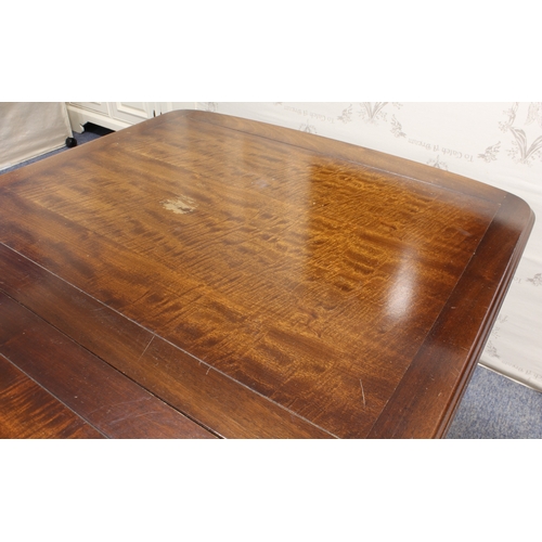 467 - A Georgian style mahogany extending dining table - mid-20th century, of modest proportions, the clea... 