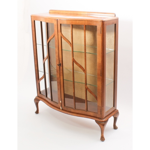 528 - An Art Deco period serpentine walnut display cabinet - raised on cabriole legs (LWH 96.5 x 34 x 106 ... 