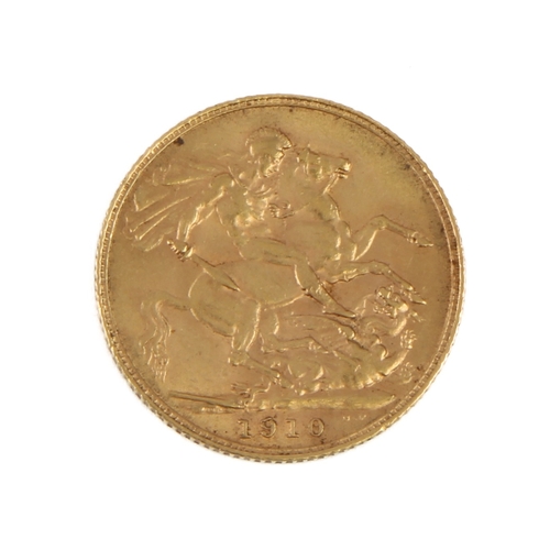 764 - An Edward VII gold full sovereign, 1910 - London mint.
 * 10% + VAT buyer's premium will be charged ... 