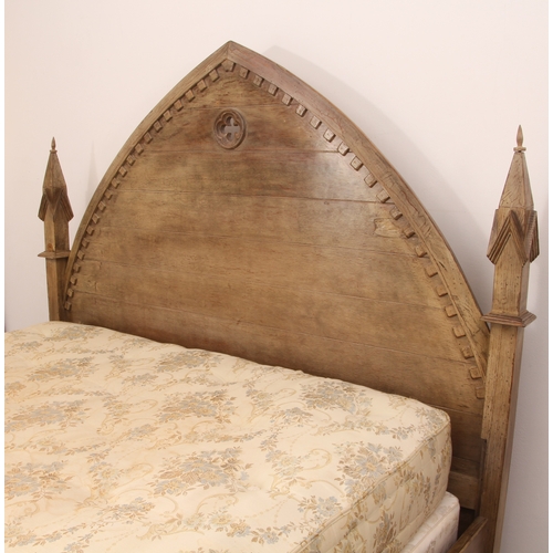 461 - An oak double bed in Gothic Revival style - (matches lots 462, 463 and 464) - late 20th century, in ... 