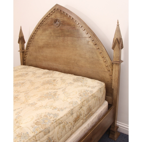 461 - An oak double bed in Gothic Revival style - (matches lots 462, 463 and 464) - late 20th century, in ... 