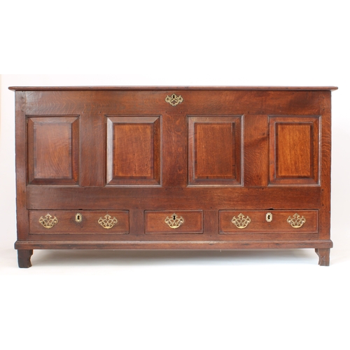 507 - A George III oak and mahogany crossbanded mule chest - the hinged top with two mahogany crossbanded ... 