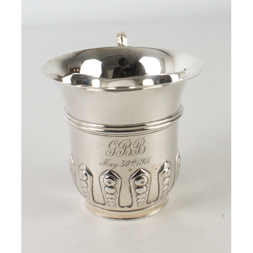 127 - An Edwardian Arts & Crafts style silver christening mug - Horace Woodward & Co. Ltd., London 1909, w... 