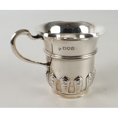 127 - An Edwardian Arts & Crafts style silver christening mug - Horace Woodward & Co. Ltd., London 1909, w... 