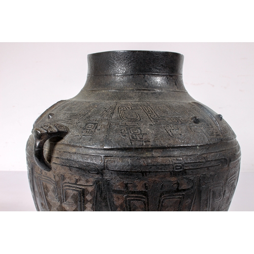 88 - A fine Chinese archaistic bronze ritual wine vessel, yuan lei, in the Yin period, late-Shang style -... 