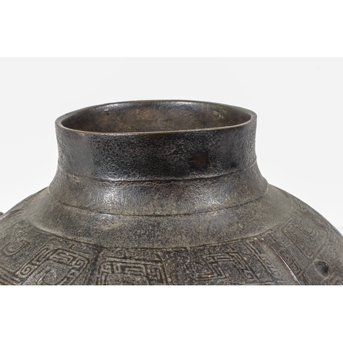 88 - A fine Chinese archaistic bronze ritual wine vessel, yuan lei, in the Yin period, late-Shang style -... 