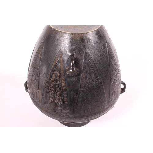 88 - A fine Chinese archaistic bronze ritual wine vessel, yuan lei, in the Yin period, late-Shang style -... 