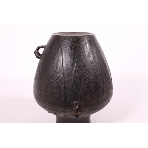 88 - A fine Chinese archaistic bronze ritual wine vessel, yuan lei, in the Yin period, late-Shang style -... 