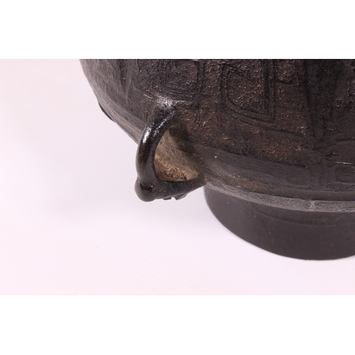 88 - A fine Chinese archaistic bronze ritual wine vessel, yuan lei, in the Yin period, late-Shang style -... 