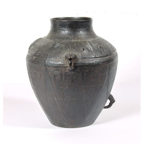 88 - A fine Chinese archaistic bronze ritual wine vessel, yuan lei, in the Yin period, late-Shang style -... 