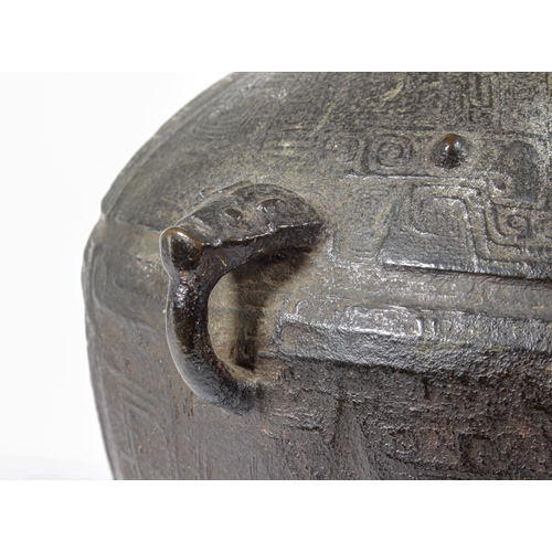 88 - A fine Chinese archaistic bronze ritual wine vessel, yuan lei, in the Yin period, late-Shang style -... 