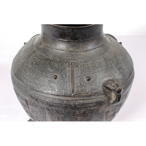 88 - A fine Chinese archaistic bronze ritual wine vessel, yuan lei, in the Yin period, late-Shang style -... 