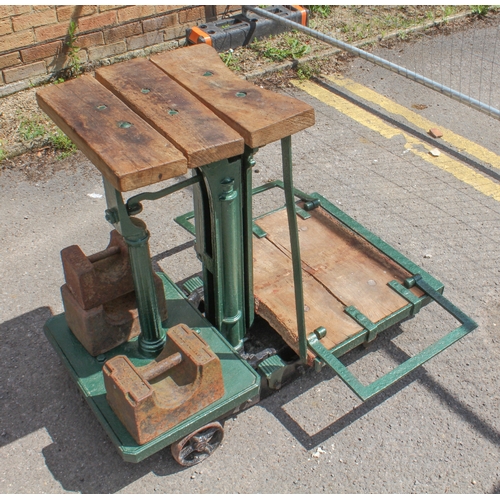 582 - A set of antique cast iron Avery outdoor agricultural scales - later green painted with two trolley ... 