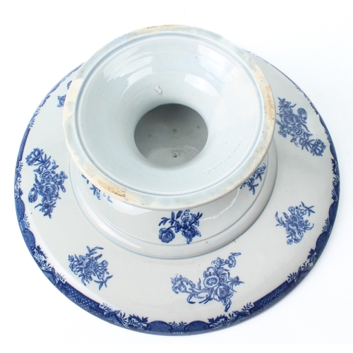 32 - A Leeds Pottery blue and white pearlware large comport - c.1800-1820, in the Long Bridge pattern, im... 