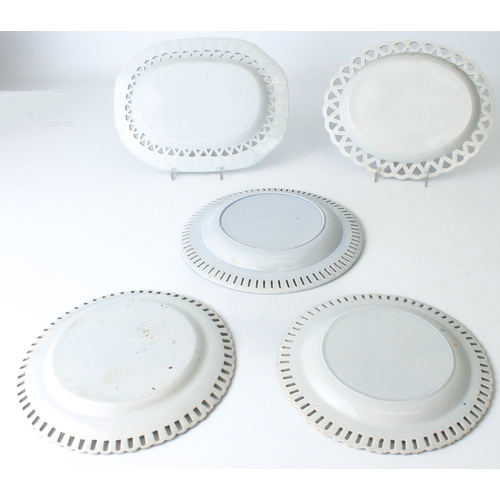 34 - Five early 19th century blue and white pearlware plates and small platters - all with reticulated ri... 