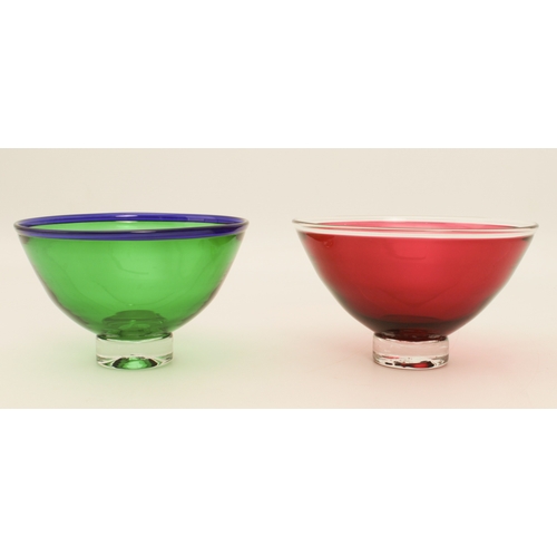 89 - Two art glass bowls by Michael James Hunter of Twists Glass Studio, Selkirk - each of cupped form on... 