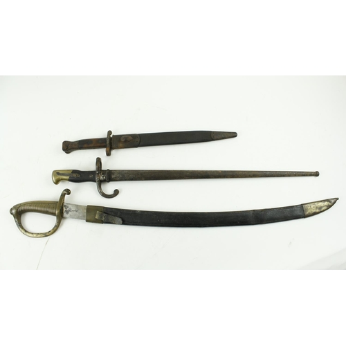 465 - A 19th Century brass hilted French curved short Sword, the blade stamed AA (crowned) A1587, and in o... 