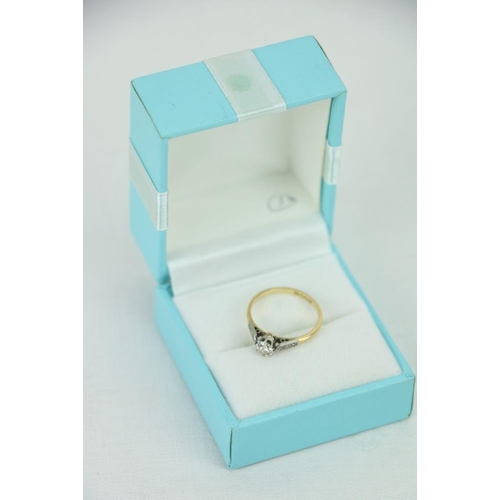 511 - An elegant 18ct yellow gold and platinum Ladies Tiffany style Engagement Ring, with .5cts including ... 