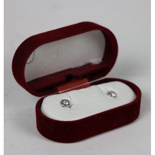 519 - A pair of attractive 18ct gold and platinum Stud Ear-Rings, with single diamond insets. (2)... 