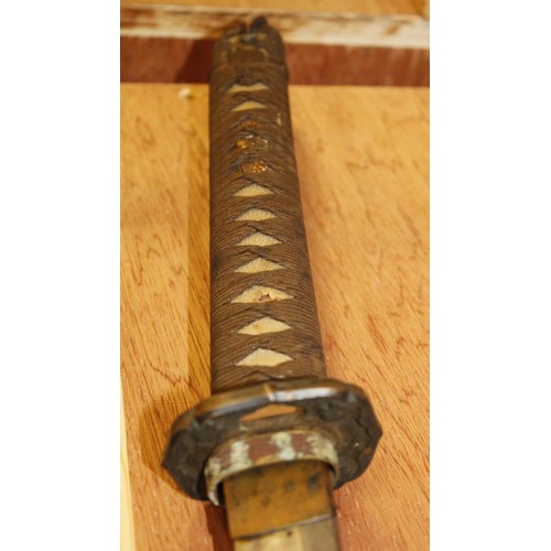 483 - A fine quality 19th Century Japanese Samurai / Katana Sword, the bone handle with makers name and ma... 