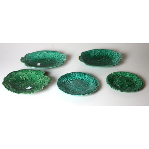 60 - A good 21 piece green leaf pattern Wedgwood type Dessert Service. As a lot. (1)