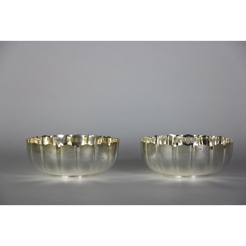 127 - A pair of large plain Irish silver Bowls, 20 cms (8