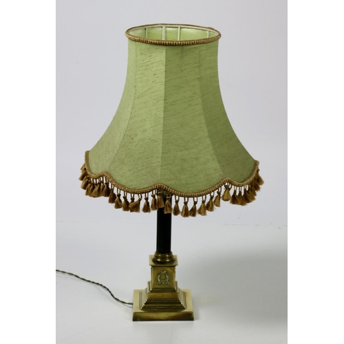 659 - A Corinthian column decorated brass Table Lamp, with ebonised reeded pillar and with green shade. (1... 