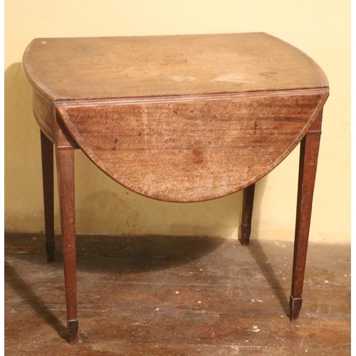 92 - A good quality George III period crossbanded mahogany Pembroke Table, on square tapering legs. (1)