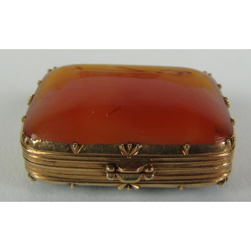 109 - A very fine rare and attractive late 18th Century / early 19th Century gold and agate Vinaigrette, w... 