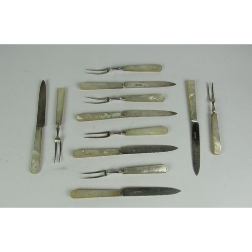 65 - A set of 6 silver Fruit Knives and 6 matching two-prong Forks, Sheffield c. 1905, by Martin Hall & C... 