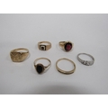 A collection of 6 gold and silver Rings, garnet, ruby and onyx stones, as a lot, w.a.f. (6)