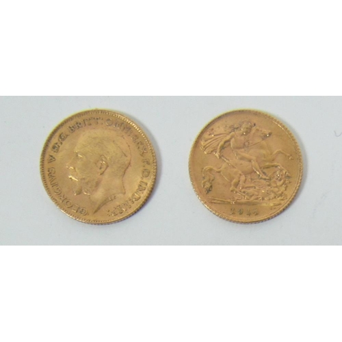 83 - A pair of George V gold Half-Sovereigns, both 1914. (2)