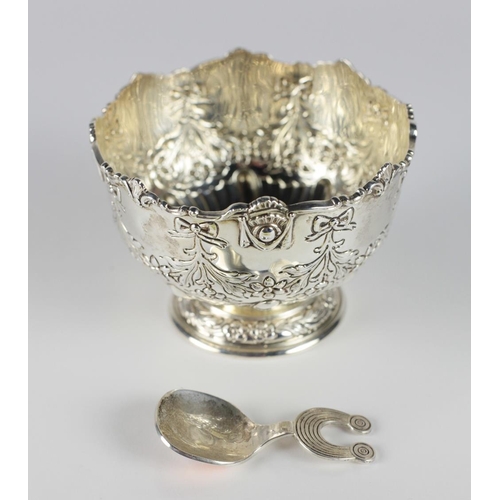 22 - An attractive small Irish silver Sugar Bowl, decorated in the Adams style, Dublin c. 1930, approx. 6... 