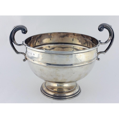 47 - A large silver Trophy Cup, Birmingham c. 1904, with two scroll type handles, 20.5cms (8