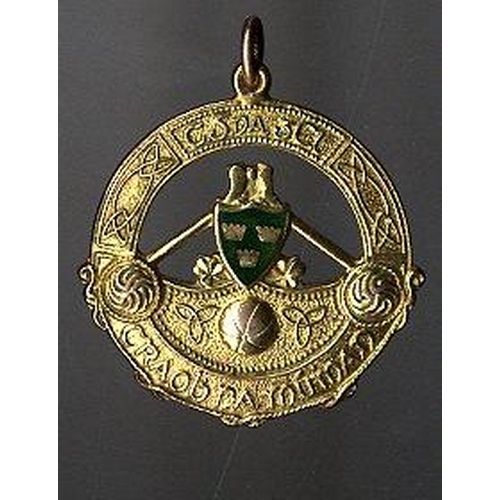 737 - 1931 Cork Munster Championship MedalMedal: G.A.A. 1931. An attractive 9ct gold circular Medal with p... 