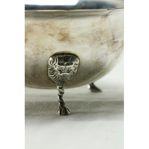 196 - An Irish silver Sugar Bowl, with 1916 - 1966 commemoration mark by B.M. Dublin, with shaped rim on t... 