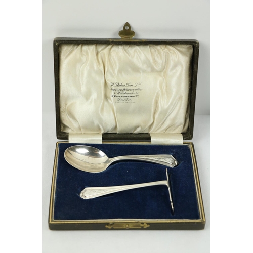 209 - A Victorian silver Set, knife, fork, spoon and napkin, London c. 1858, in original case with label o... 