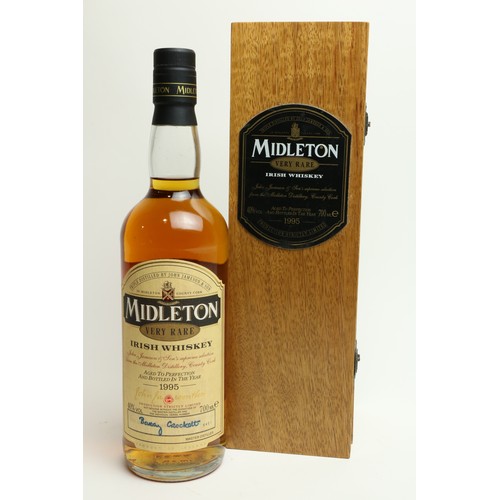 154B - A cased Midleton very rare Irish Whiskey, No: 8451, signed Barry Crockett, 1995, in original wooden ... 