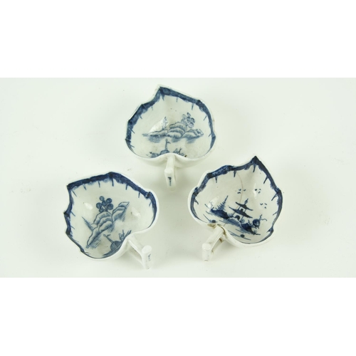 84 - A set of 3 late 18th Century / early 19th Century chinoiserie decorated blue and white leaf shaped P... 