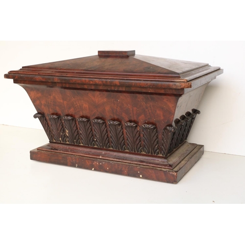 406 - A very good quality William IV figured mahogany Cellaret, the lift top opening to reveal an original... 